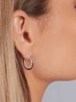 Cercei ovali eleganti cu zirconiu Elanora - cuceresc prin strălucire și rafinament. Un model elegant cu zirconiu, creat pentru apariții memorabile.