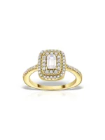 Inel de logodna dreptunghiular din argint placat cu aur si zirconii. Design elegant tip halo, stralucire intensa si aspect premium la pret accesibil.